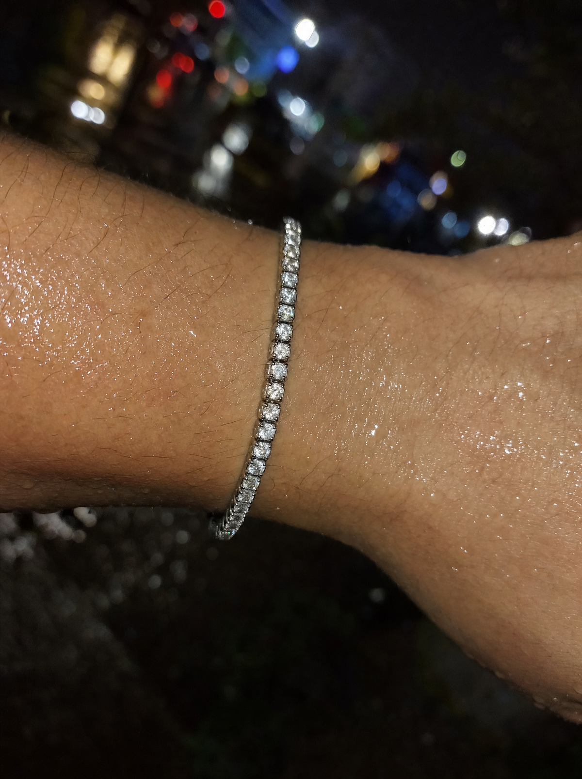 KRYAL tennis bracelet, macro shot (Illustrative image)